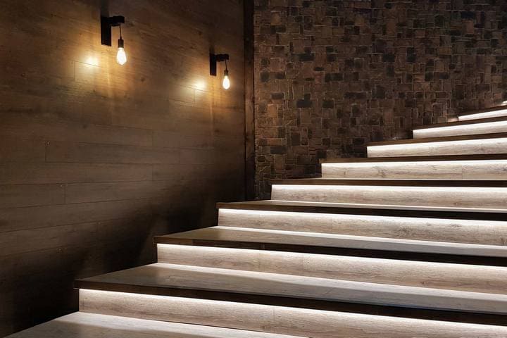 cach trang tri tuong cau thang (1)